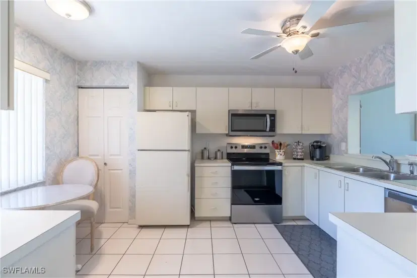 Picture of 725 Saratoga Cir A204, Naples FL 34104