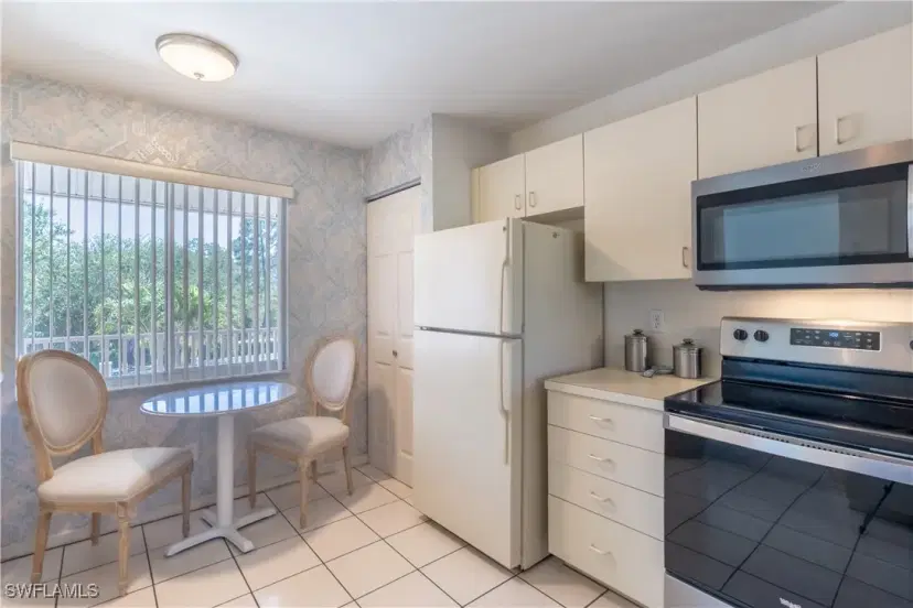 Picture of 725 Saratoga Cir A204, Naples FL 34104