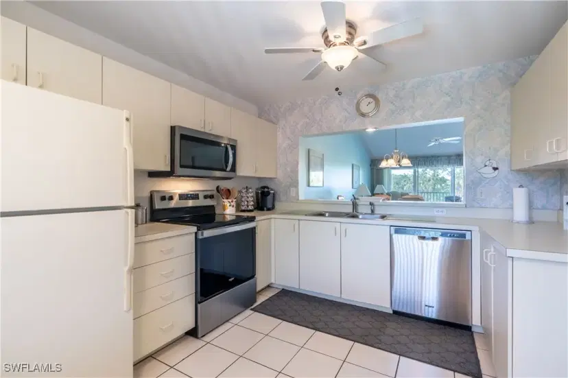 Picture of 725 Saratoga Cir A204, Naples FL 34104