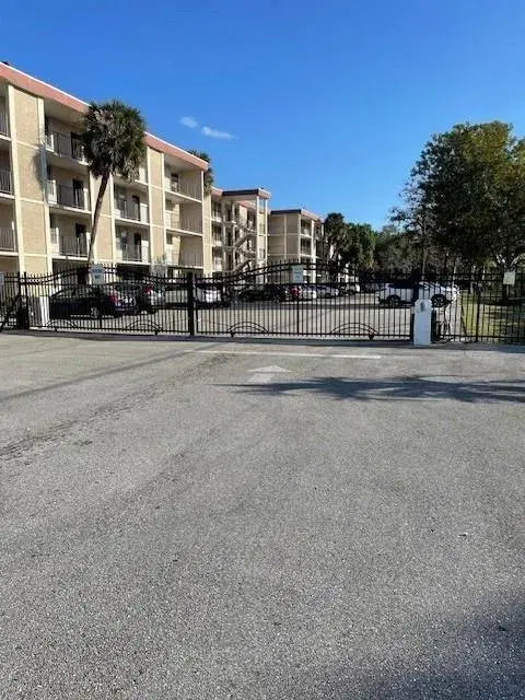 Picture of 2649 NW 48Th Ter 340, Lauderdale Lakes FL 33313