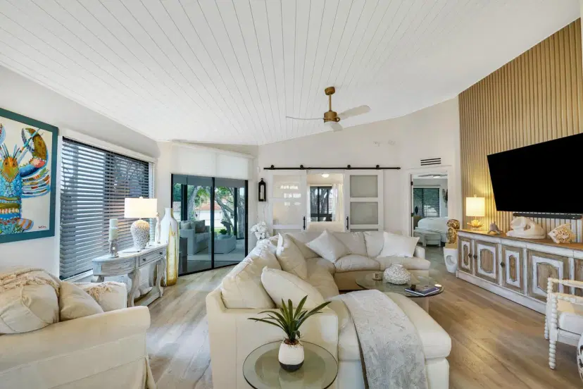 Picture of 7527 Glendevon Lane 805, Delray Beach FL 33446
