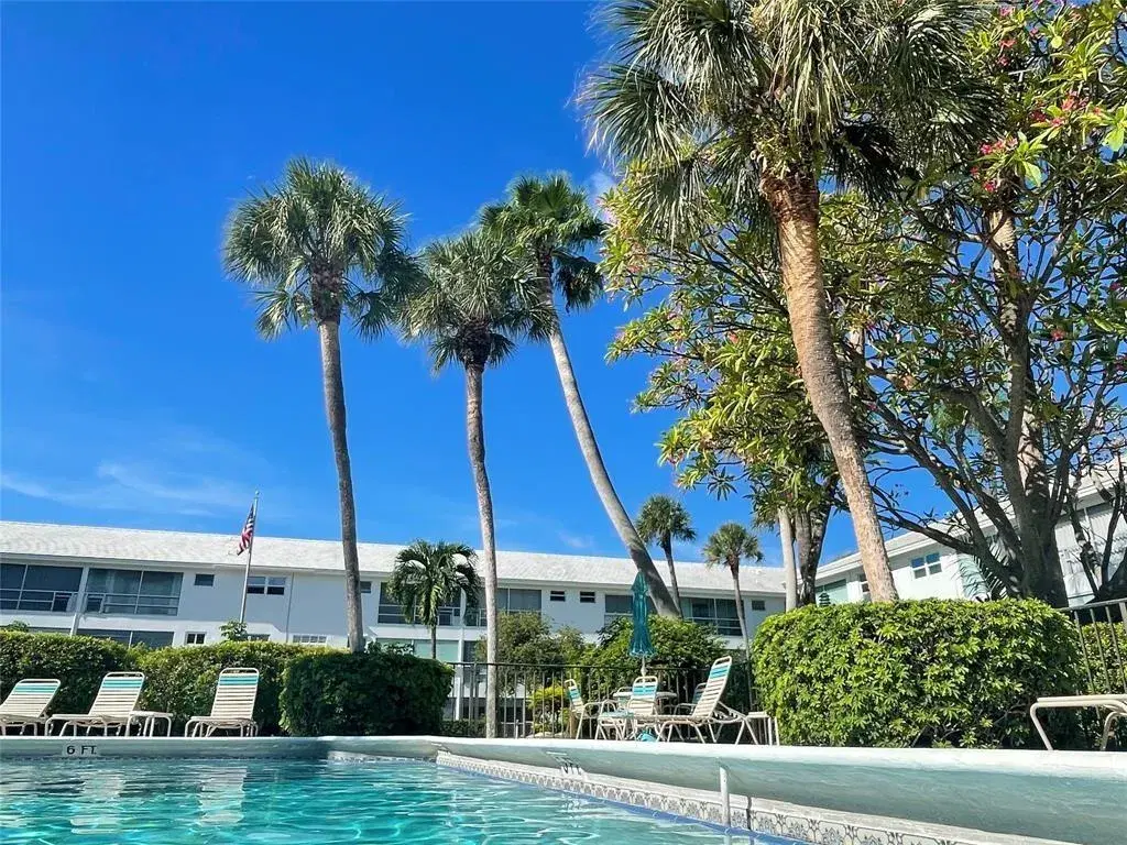 Picture of 2050 NE 39Th St W103, Lighthouse Point, FL 33064