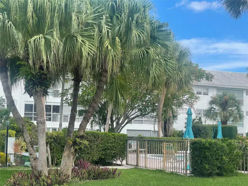 Picture of 2050 NE 39Th St W103, Lighthouse Point FL 33064