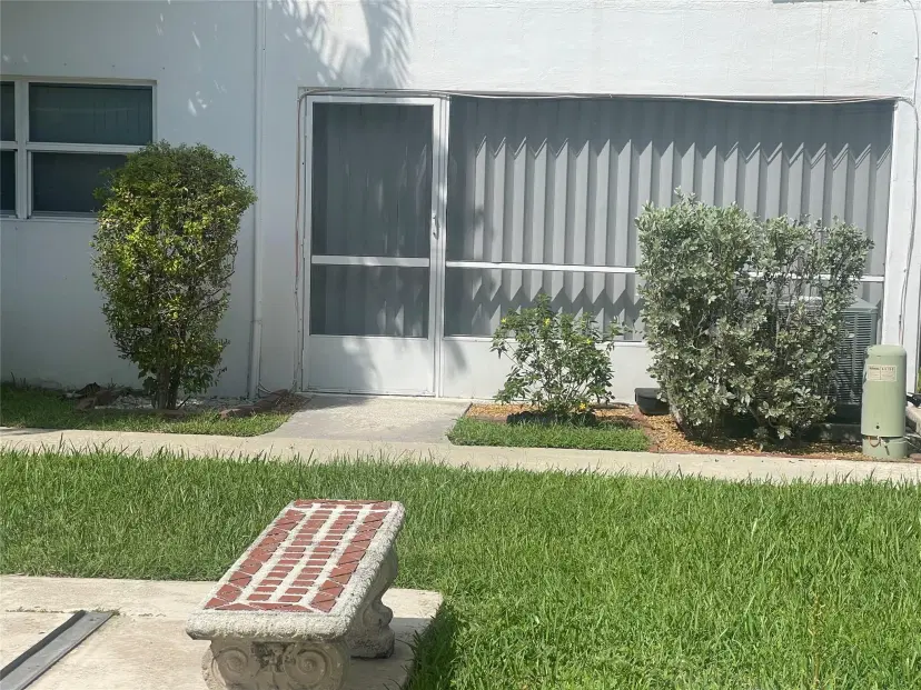 Picture of 2050 NE 39Th St W103, Lighthouse Point FL 33064