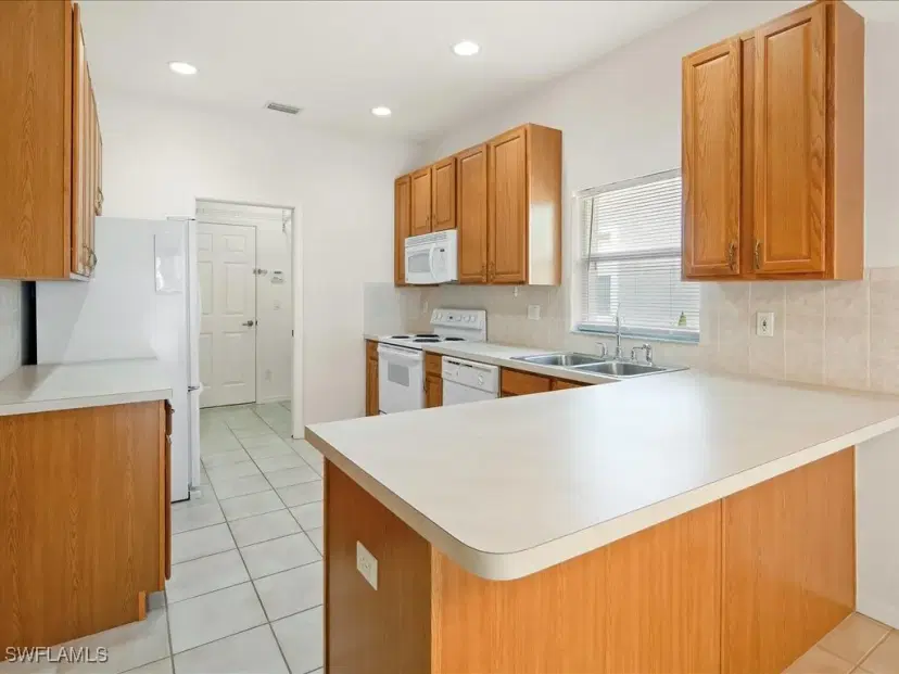 Picture of 7829 Stratford Dr, Naples FL 34104