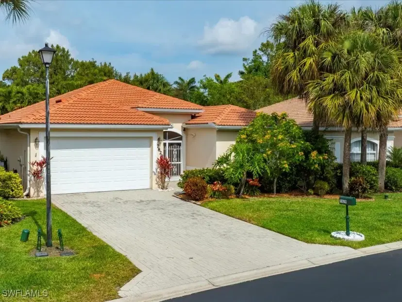 Picture of 7829 Stratford Dr, Naples FL 34104