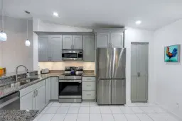 Picture of 810 New Waterford Dr B203, Naples, FL 34104
