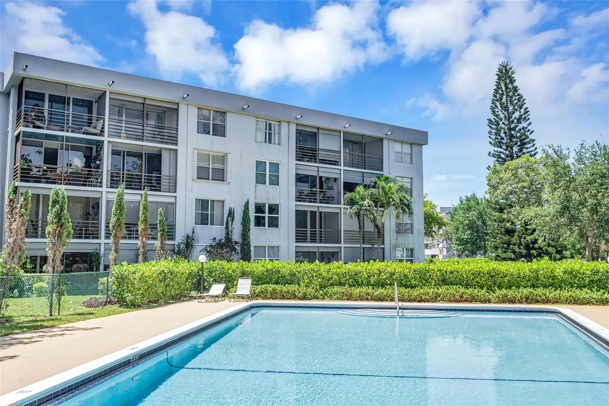 Picture of 104 Royal Park Dr 2B, Oakland Park, FL 33309