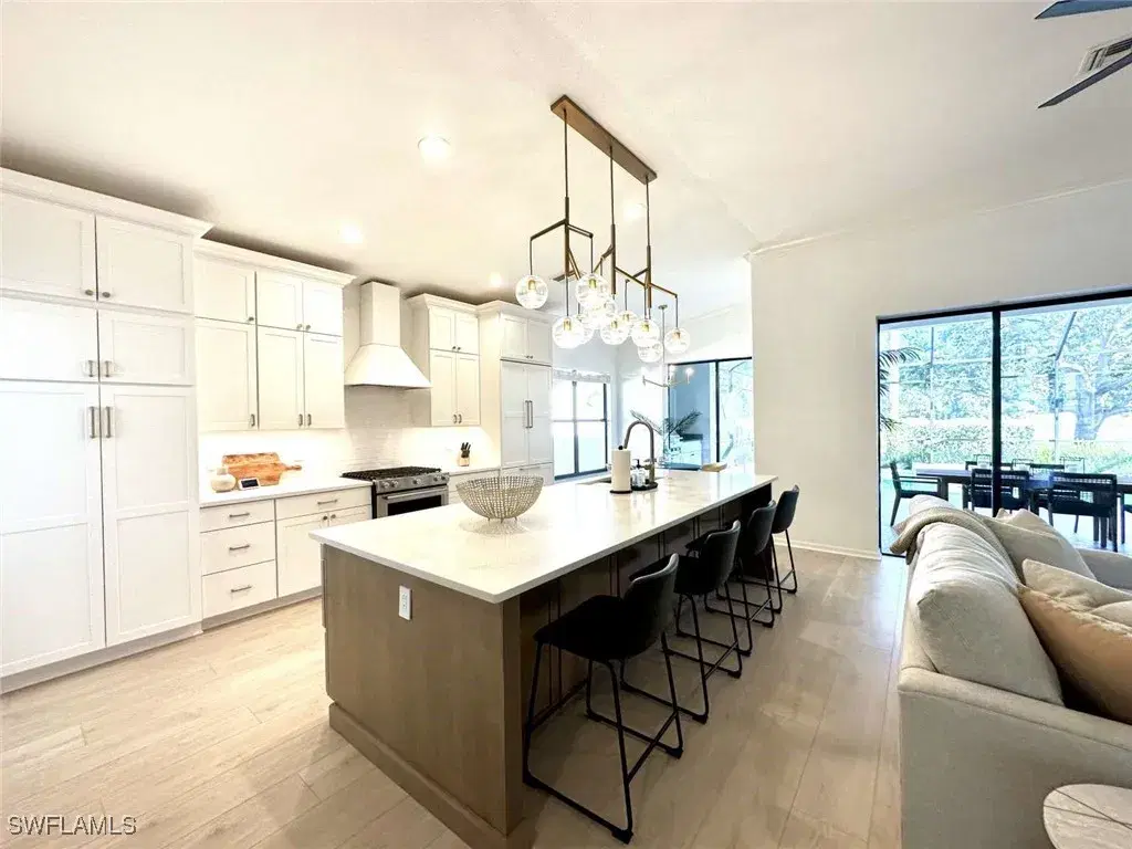 Picture of 10001 Isola Way, Miromar Lakes, FL 33913