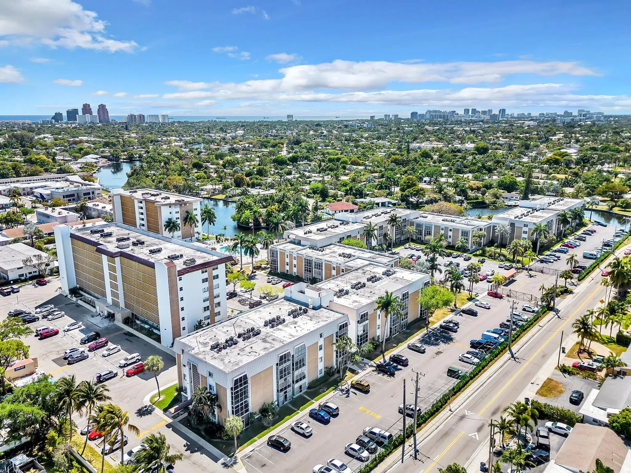 Picture of 3050 NE 16Th Ave 406, Oakland Park, FL 33334