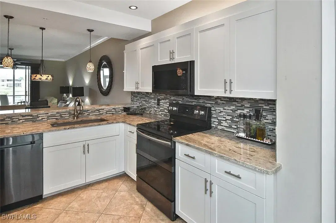 Picture of 8099 Queen Palm Ln 213, Fort Myers, FL 33966