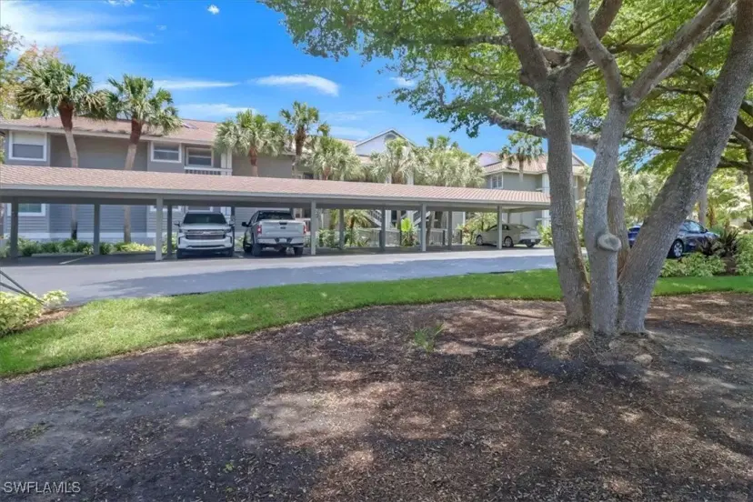 Picture of 660 Wiggins Bay Dr B21, Naples FL 34110