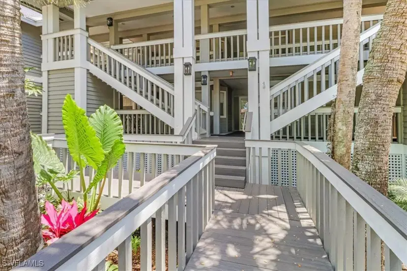 Picture of 660 Wiggins Bay Dr B21, Naples FL 34110