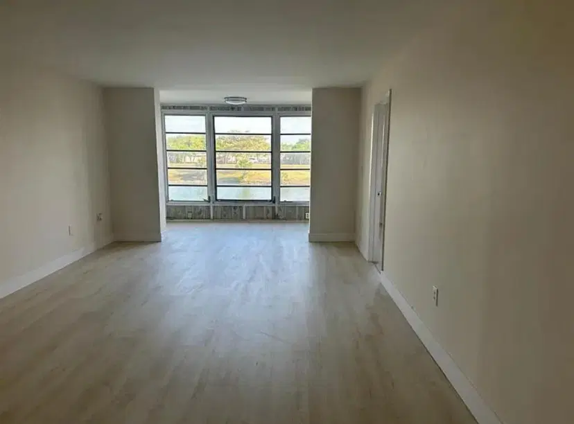 Picture of 8300 Sunrise Lakes Blvd 204, Sunrise FL 33322