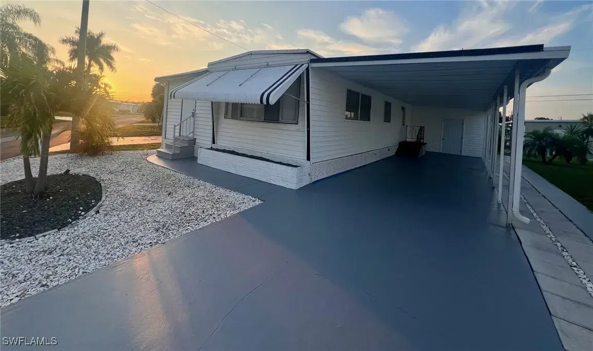 Picture of 174 Overland Trl, North Fort Myers, FL 33917