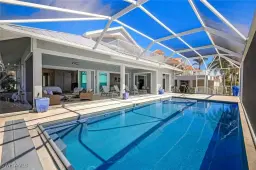 Picture of 320 Bayshore Dr, Cape Coral, FL 33904