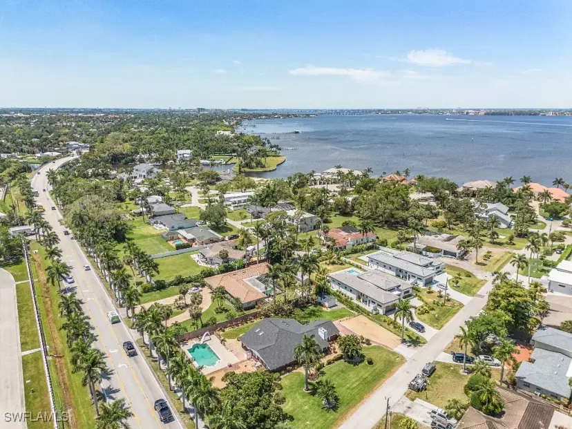 Picture of 1334 Longwood Dr, Fort Myers FL 33919