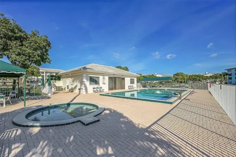 Picture of 6109 Balboa Cir 305, Boca Raton FL 33433