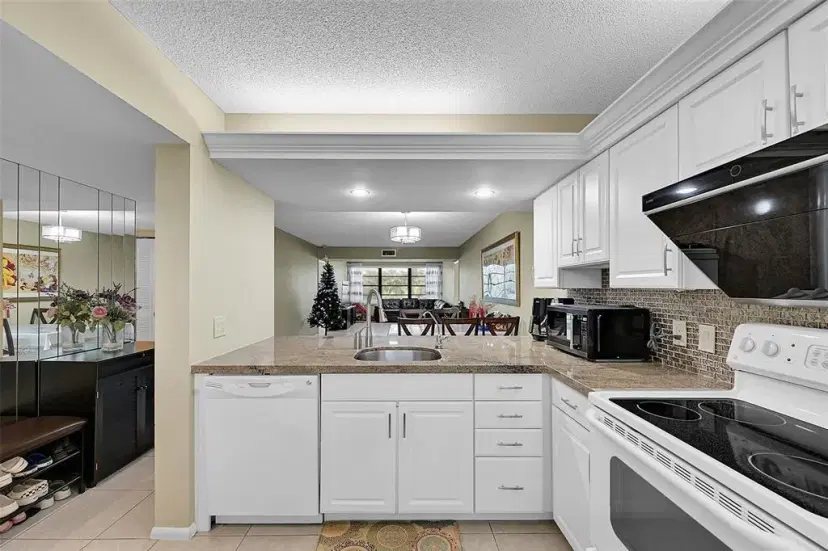 Picture of 6109 Balboa Cir 305, Boca Raton FL 33433