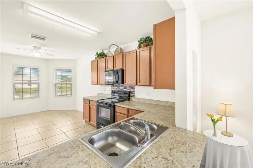 Picture of 428 SE 8Th St, Cape Coral FL 33990