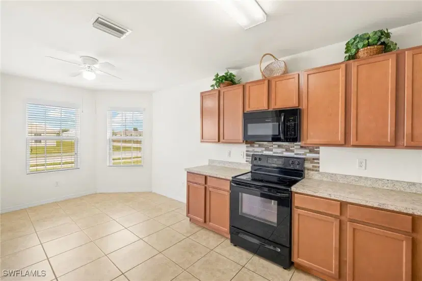 Picture of 428 SE 8Th St, Cape Coral FL 33990