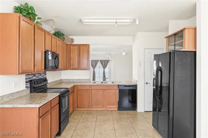 Picture of 428 SE 8Th St, Cape Coral FL 33990