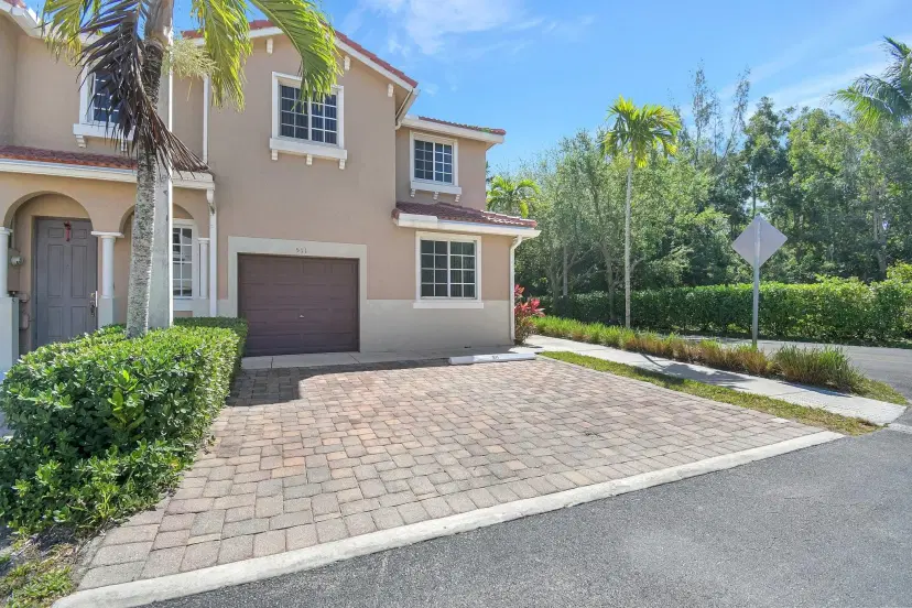 Picture of 21421 NW 13Th Ct 511, Miami FL 33169