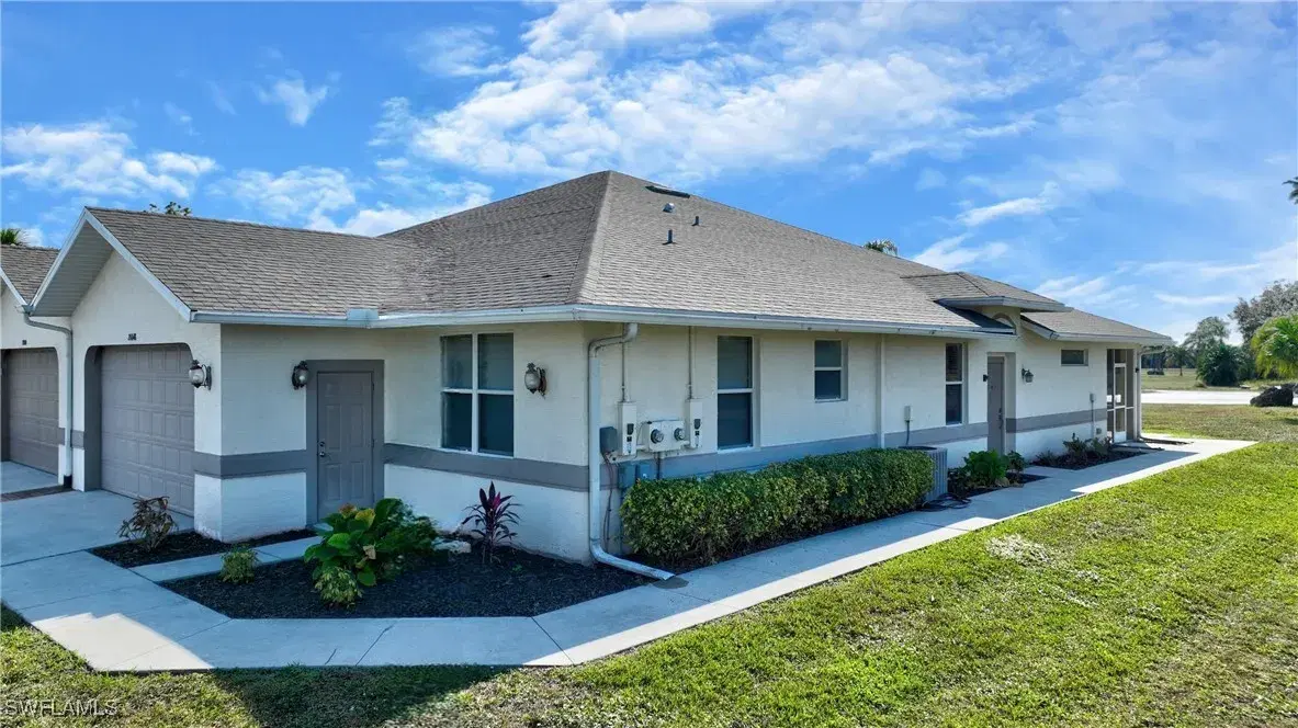 Picture of 20048 Lake Vista Cir, Lehigh Acres, FL 33936