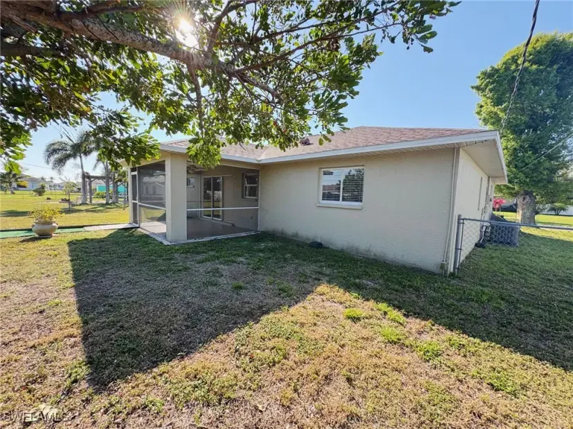 Picture of 919 SE 32Nd St, Cape Coral FL 33904
