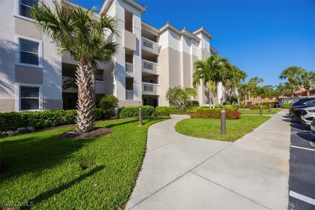 Picture of 730 Waterford Dr 102, Naples, FL 34113