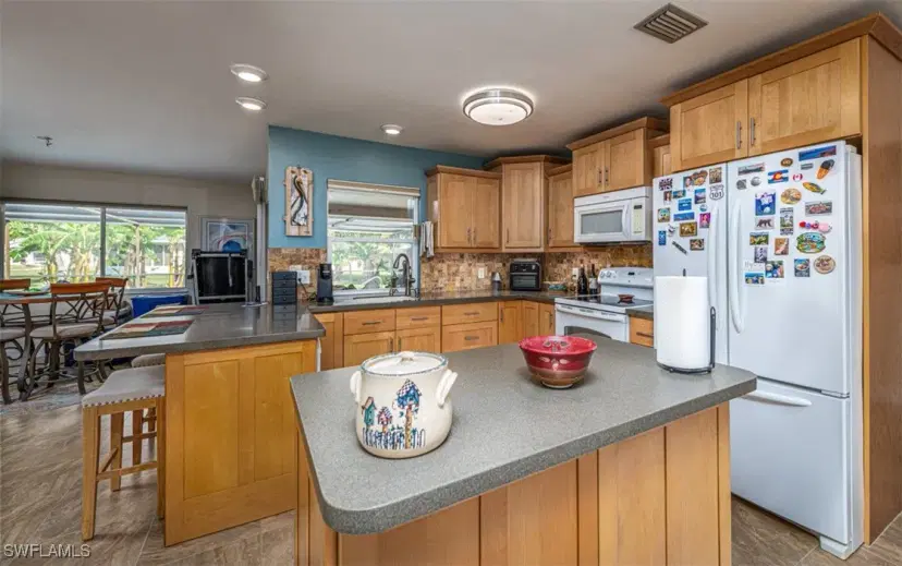 Picture of 1421 SE 19Th Ln, Cape Coral FL 33990