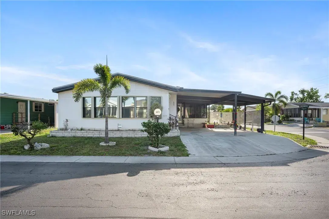 Picture of 605 Sunshine Ln, North Fort Myers, FL 33903