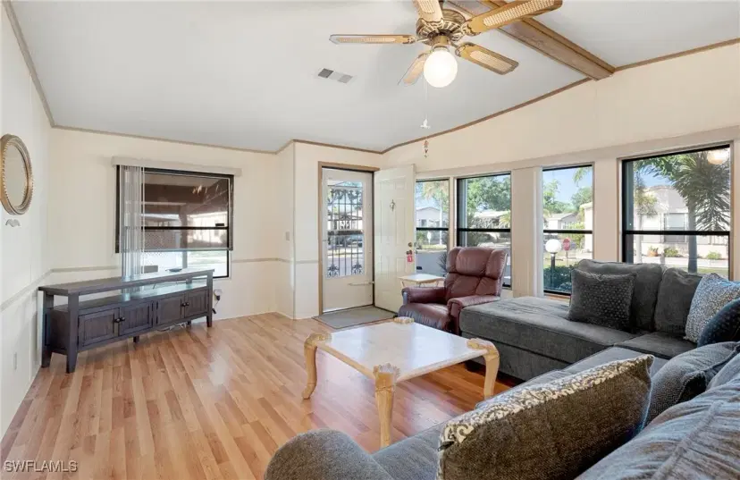 Picture of 605 Sunshine Ln, North Fort Myers FL 33903