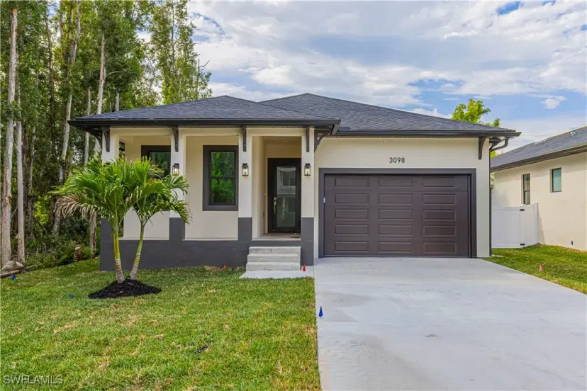 Picture of 3074 Pine Tree Dr, Naples FL 34112