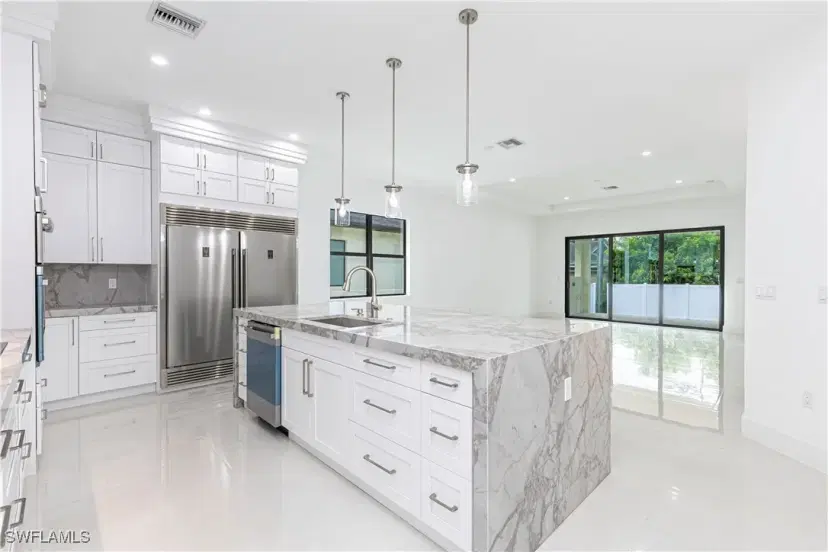 Picture of 3074 Pine Tree Dr, Naples FL 34112
