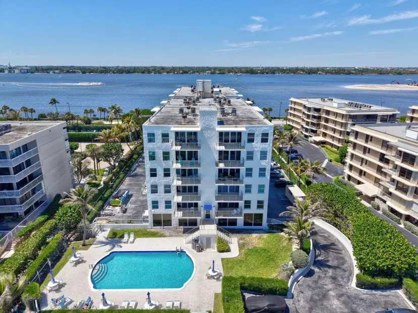 Picture of 3230 S Ocean Boulevard C105, Palm Beach FL 33480