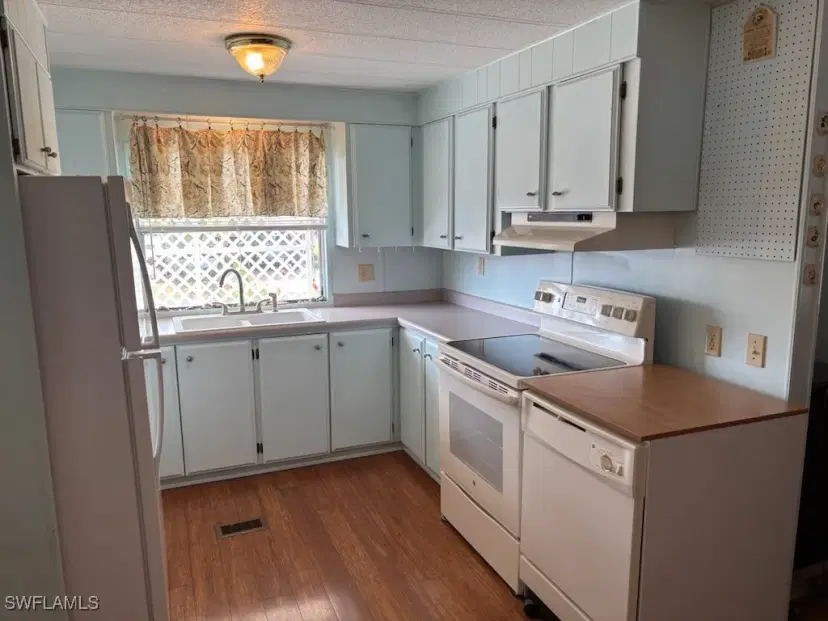 Picture of 625 Vista Dr, North Fort Myers FL 33917