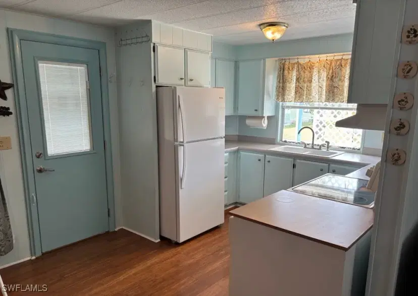 Picture of 625 Vista Dr, North Fort Myers FL 33917