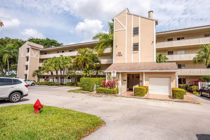 Picture of 7185 Huntington Lane 202, Delray Beach FL 33446