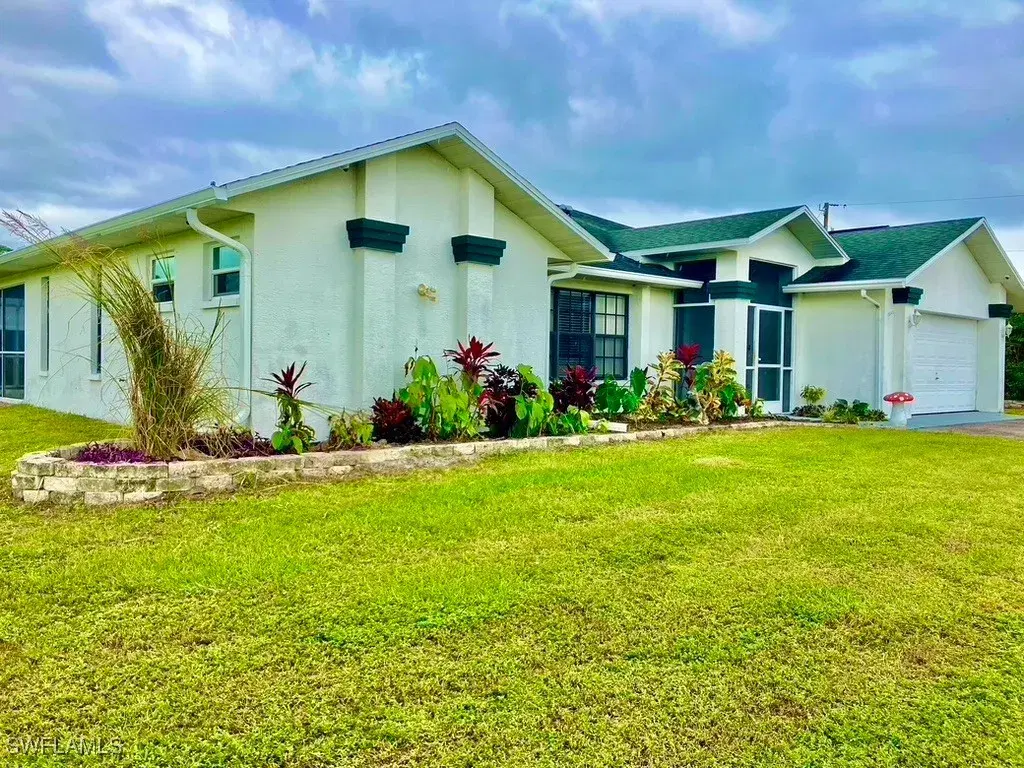 Picture of 17950 Oak Creek Rd, Alva, FL 33920