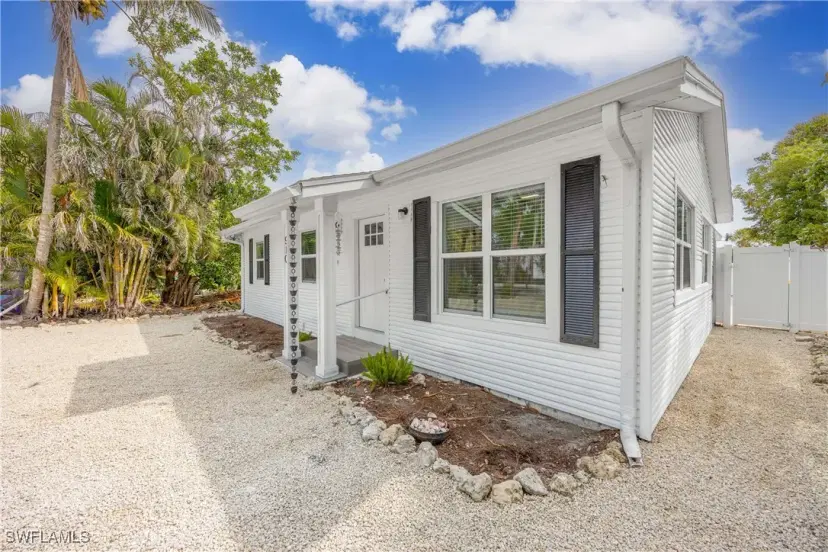 Picture of 910 Fitzhugh St, Sanibel FL 33957
