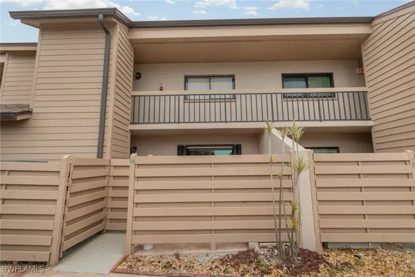 Picture of 898 Buttonwood Dr 105, Fort Myers Beach FL 33931