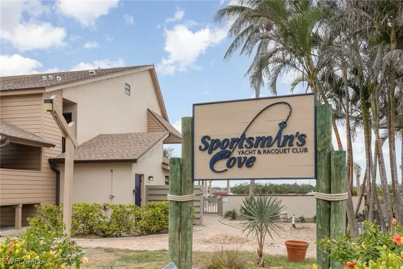 Picture of 898 Buttonwood Dr 105, Fort Myers Beach FL 33931