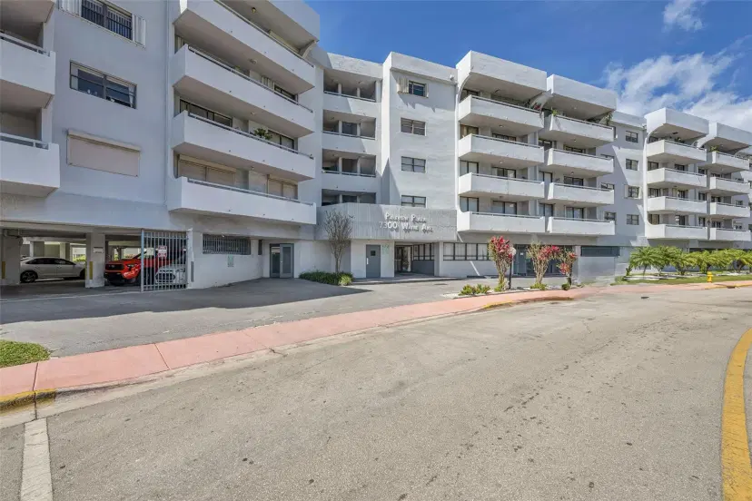 Picture of 7300 Wayne Av 413, Miami Beach FL 33141