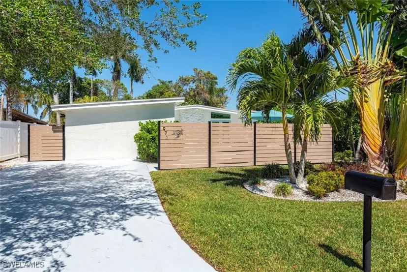 Picture of 1971 Holiday Ln, Naples FL 34104