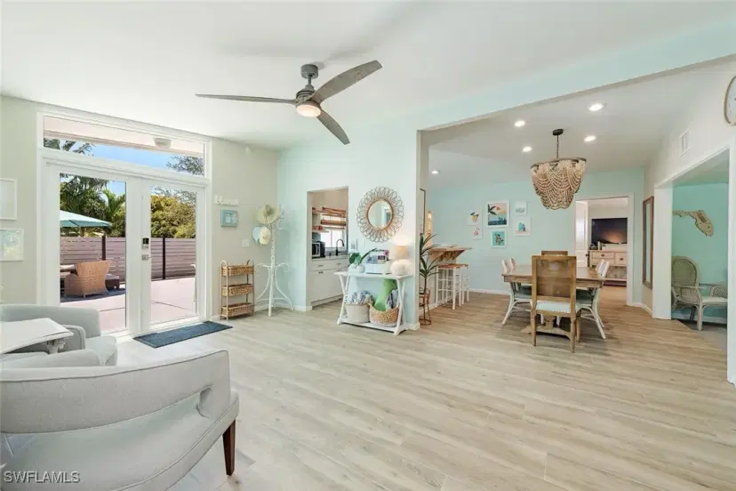 Picture of 1971 Holiday Ln, Naples FL 34104