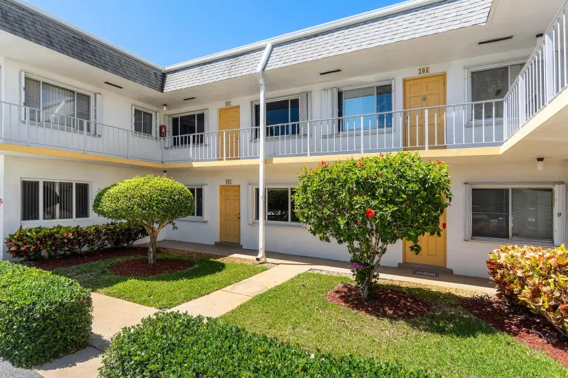Picture of 3240 Lake Osborne Drive 105, Lake Worth Beach FL 33461
