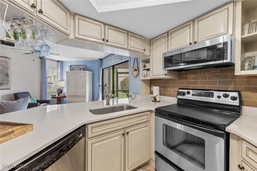 Picture of 9623 Eaton Gardens Ln 105, Fort Myers FL 33919