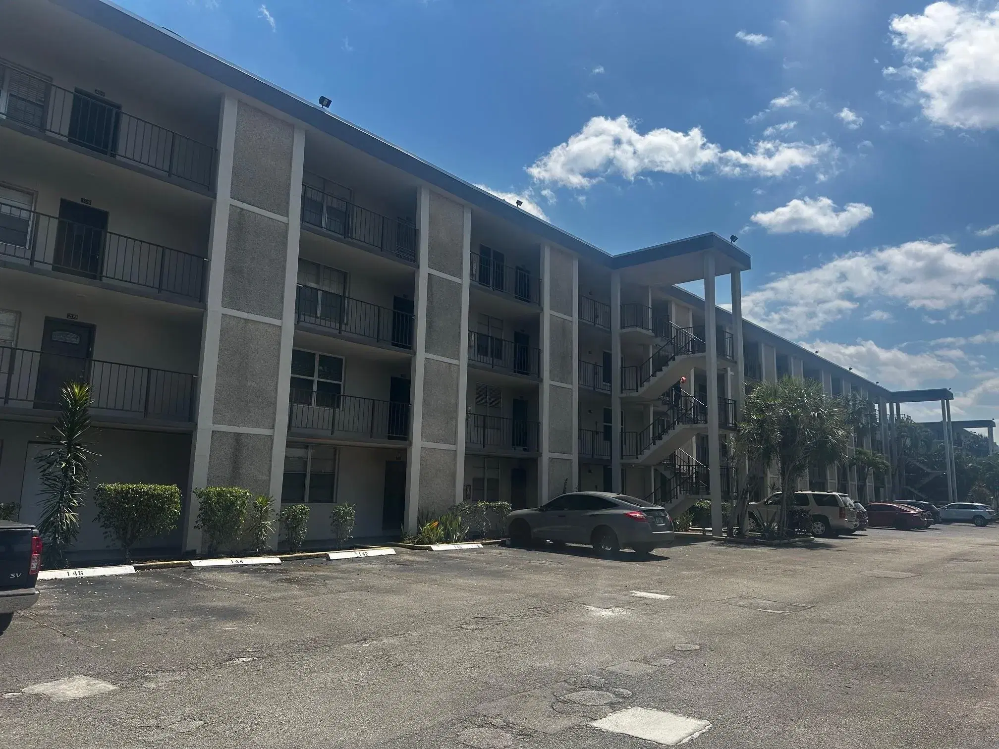 Picture of 4898 NW 29Th Ct 409, Lauderdale Lakes, FL 33313