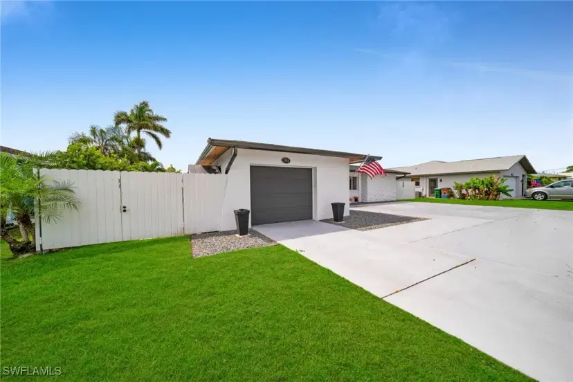 Picture of 3816 SE 15Th Pl, Cape Coral FL 33904